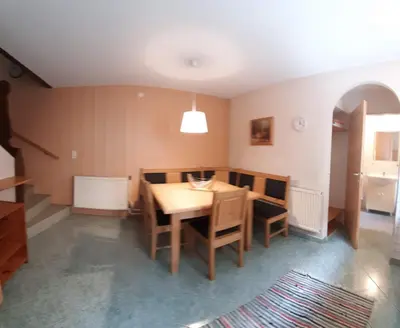 Ein Sitzbereich in der Unterkunft Appartements Königshofer