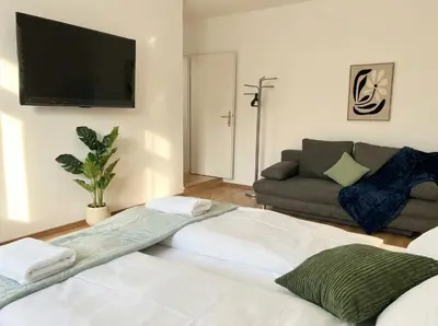Grundriss der Unterkunft Modern 3-Bedroom Apartment with Balcony near Belvedere Palace