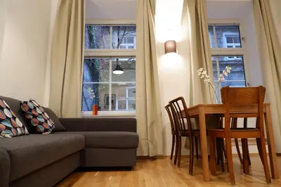 Ein Sitzbereich in der Unterkunft Apartments near Augarten