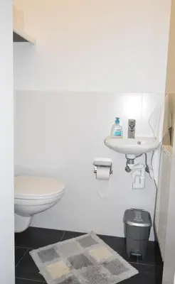 Ein Badezimmer in der Unterkunft Cosy 3 Room Viennese Flat - 10min to City Center