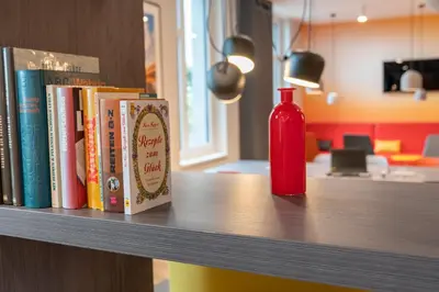 Die Bibliothek im Hotel
