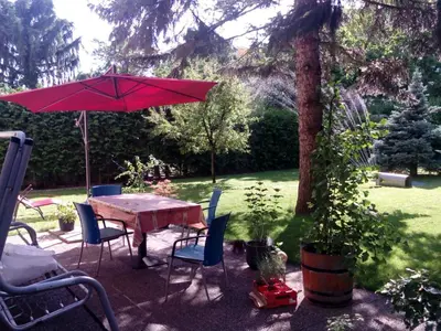 Ein Garten an der Unterkunft Garden Apartment Donau-City (P&R)