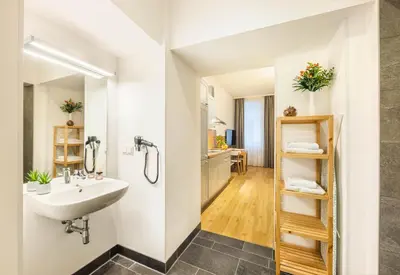 Ein Badezimmer in der Unterkunft Jimmy's Apartments Emerald