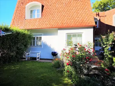 Ein Garten an der Unterkunft Christl - Apartment mit Garten und Pool zur Mitbenutzung