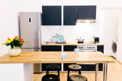 Küche/Küchenzeile in der Unterkunft Bright, central and stylish apartment