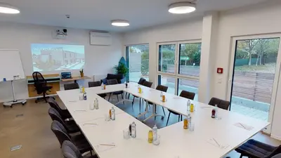Der Geschäftsbereich oder Konferenzraum in der Unterkunft Lakeside77