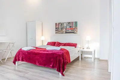 Ein Bett oder Betten in einem Zimmer der Unterkunft Affordable Apartment 6 Minutes from Lugner City Sleeps 3