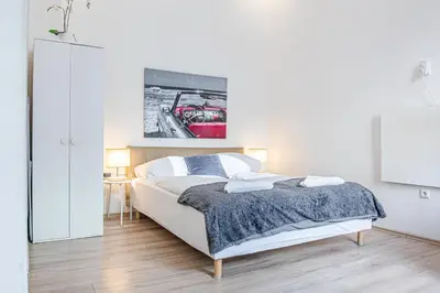 Ein Bett oder Betten in einem Zimmer der Unterkunft Brilliant 1BR Apt - Perfect for short & Longstays