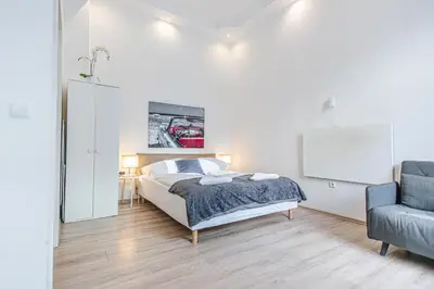 Ein Bett oder Betten in einem Zimmer der Unterkunft Brilliant 1BR Apt - Perfect for short & Longstays