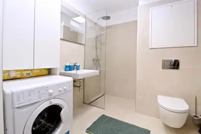 Ein Badezimmer in der Unterkunft Balcony/pool/free parking garage Studio