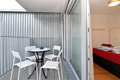 Ein Bett oder Betten in einem Zimmer der Unterkunft Balcony/pool/free parking garage Studio