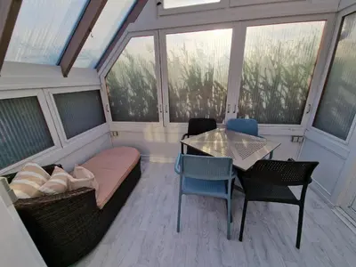 Ein Sitzbereich in der Unterkunft Seehütte Neusiedlersee - Pfahlbau Waterfront 1