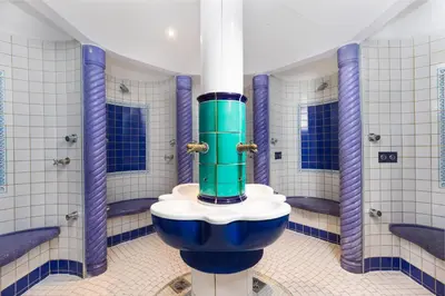 Ein Badezimmer in der Unterkunft 25h SPA-Residenz POOLs IN & OUT, private Garden or Balcony