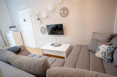 Ein Sitzbereich in der Unterkunft Cozy Modern Nest in the Heart of Vienna with Netflix