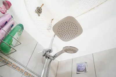 Ein Badezimmer in der Unterkunft Cozy Modern Nest in the Heart of Vienna with Netflix