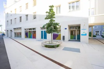 Das Gebäude in dem sich das Aparthotel befindet
