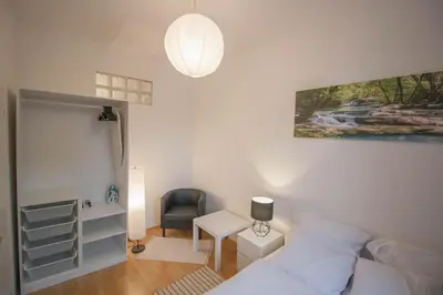 Ein Bett oder Betten in einem Zimmer der Unterkunft Cozy 2 ROOM APARTMENT - Enjoy autumn in Vienna