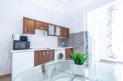 Küche/Küchenzeile in der Unterkunft Simple Apt, with full kitchen Wiener Stadthalle