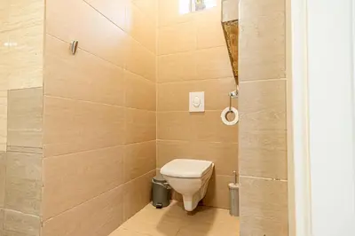 Ein Badezimmer in der Unterkunft Simple Apt, with full kitchen Wiener Stadthalle