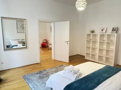 Grundriss der Unterkunft Charming Flat & Balcony near Central Station l BG5