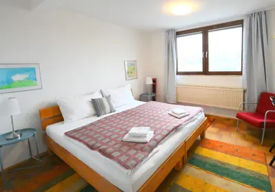 Ein Bett oder Betten in einem Zimmer der Unterkunft Charming Attic Apartment near Messe Wien and Center