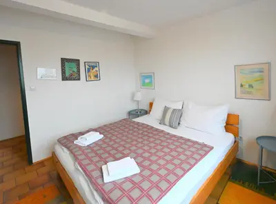 Ein Bett oder Betten in einem Zimmer der Unterkunft Charming Attic Apartment near Messe Wien and Center