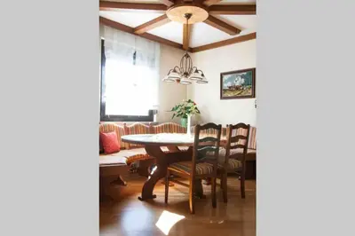 Ein Sitzbereich in der Unterkunft Ferienwohnung Fischl