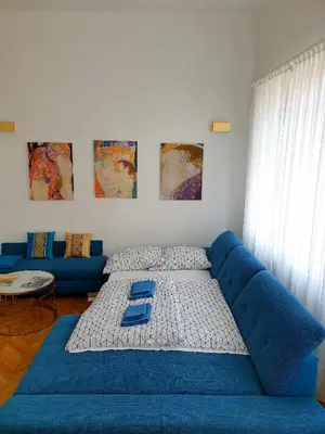 Ein Bett oder Betten in einem Zimmer der Unterkunft Sunny and spacious apartment near city centre