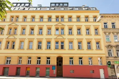 Das Gebäude in dem sich die Ferienwohnung befindet