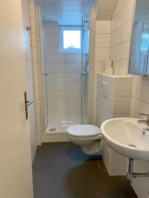 Ein Badezimmer in der Unterkunft AJO Apartments - Alte Donau Lake or Garden View Balcony Studio - Self-Check-in