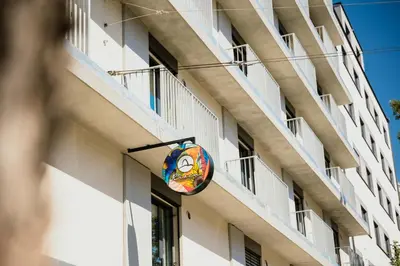 Das Gebäude in dem sich das Aparthotel befindet