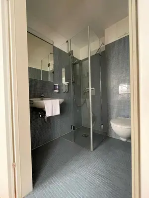 Ein Badezimmer in der Unterkunft Workbase Hostel