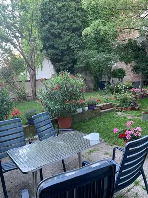 Ein Garten an der Unterkunft Apartment Ariana