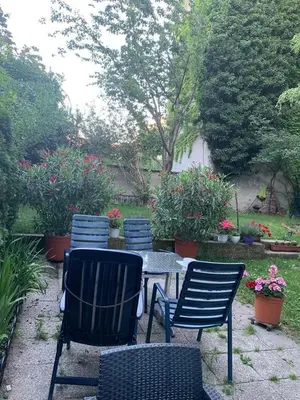 Ein Garten an der Unterkunft Apartment Ariana