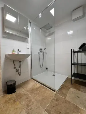 Ein Badezimmer in der Unterkunft REMA Apartments 1090