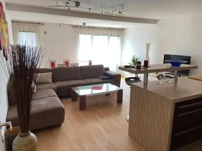 Ein Sitzbereich in der Unterkunft Bright apartment with a free parking garage @ Wienerberg