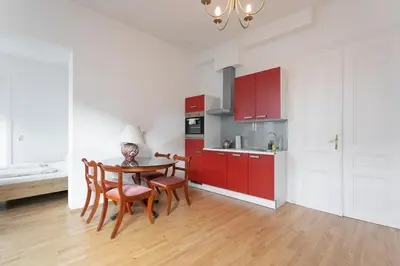 Küche/Küchenzeile in der Unterkunft Bright Apartment in Hip & High Quality Neighborhood