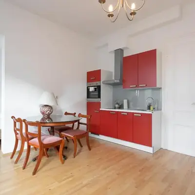 Bright Apartment in Hip & High Quality Neighborhood