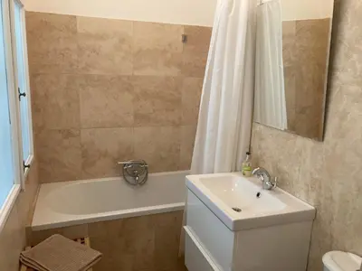 Ein Badezimmer in der Unterkunft Charmantes Wiener Jugendstilhaus kostenloses WLAN