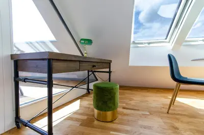 Ein Bett oder Betten in einem Zimmer der Unterkunft Grand Quarters City Residence