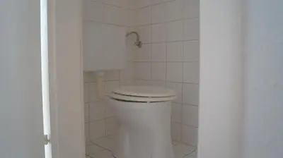 Ein Badezimmer in der Unterkunft Elegant 1BR Apartment 3 Min from Rennweg Station