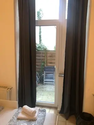 Ein Bett oder Betten in einem Zimmer der Unterkunft RoooMS by JR City Apartments