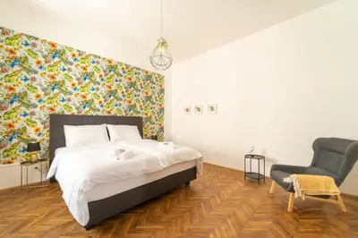Ein Bett oder Betten in einem Zimmer der Unterkunft josef's home I Urban Classic Apartment I 03