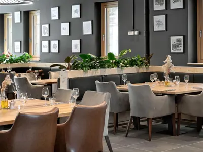 Ein Restaurant oder anderes Speiselokal in der Unterkunft DORMERO HoHo Wien