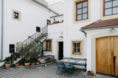 Das Gebäude in dem sich die Ferienwohnung befindet