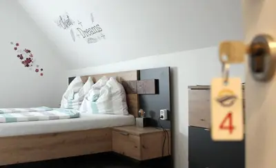 Ein Bett oder Betten in einem Zimmer der Unterkunft Pension Seeblick Latzko