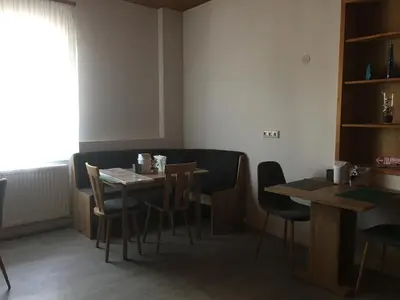 Ein Sitzbereich in der Unterkunft Pension Seeblick Latzko
