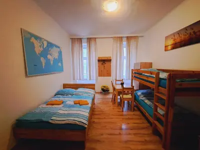 Ein Bett oder Betten in einem Zimmer der Unterkunft Astoria Central Appartement 10 minutes to downtown long term stay also possible