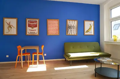 Ein Sitzbereich in der Unterkunft Vibrant Design Apartments - Full Kitchen - Wi-Fi - 18 Mins to City Centre