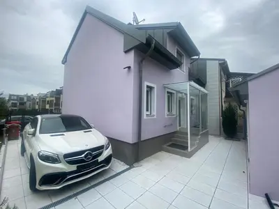 Das Gebäude in dem sich die Ferienwohnung befindet